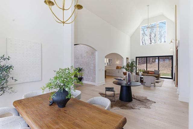 6807 Pennywell Dr, Nashville, TN 37205