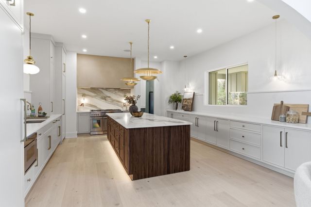 6807 Pennywell Dr, Nashville, TN 37205