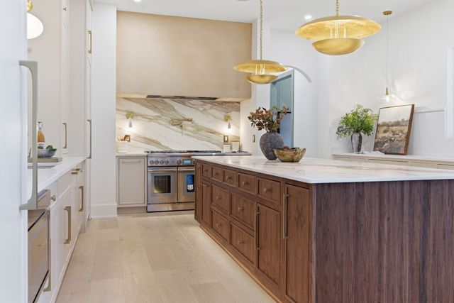 6807 Pennywell Dr, Nashville, TN 37205