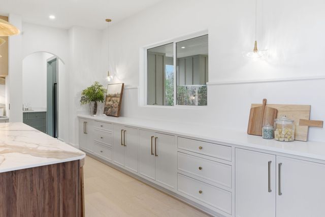 6807 Pennywell Dr, Nashville, TN 37205