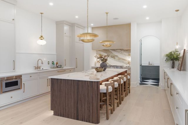 6807 Pennywell Dr, Nashville, TN 37205