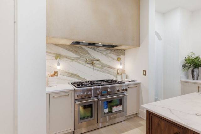 6807 Pennywell Dr, Nashville, TN 37205