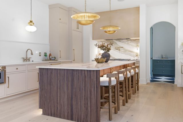 6807 Pennywell Dr, Nashville, TN 37205