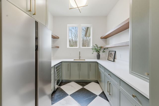 6807 Pennywell Dr, Nashville, TN 37205