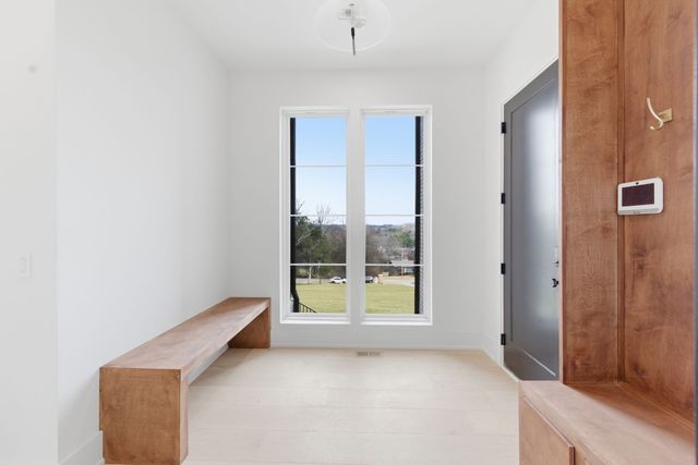 6807 Pennywell Dr, Nashville, TN 37205