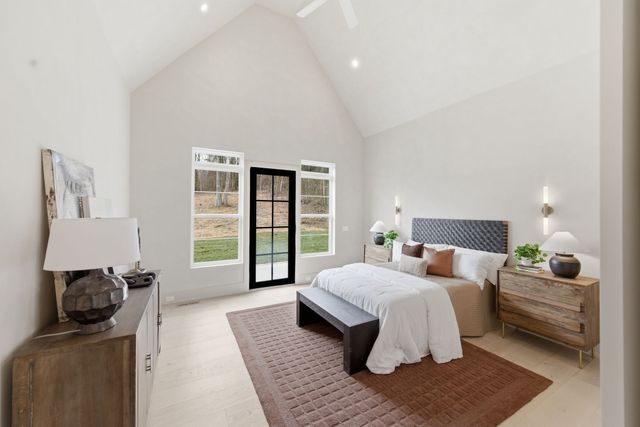 6807 Pennywell Dr, Nashville, TN 37205