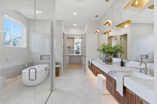 6807 Pennywell Dr, Nashville, TN 37205