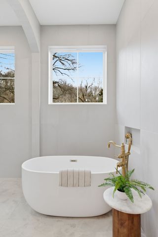 6807 Pennywell Dr, Nashville, TN 37205