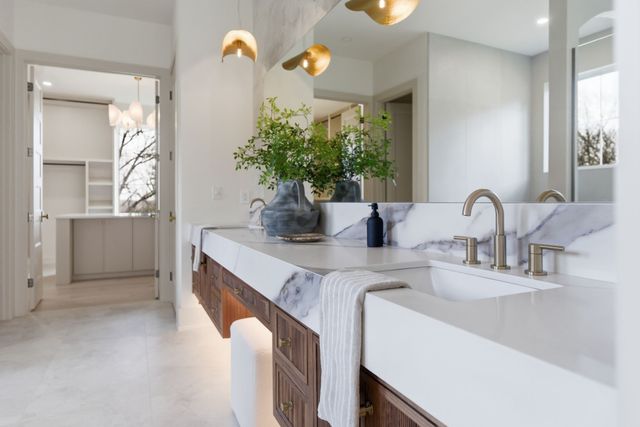 6807 Pennywell Dr, Nashville, TN 37205