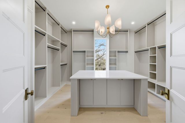 6807 Pennywell Dr, Nashville, TN 37205