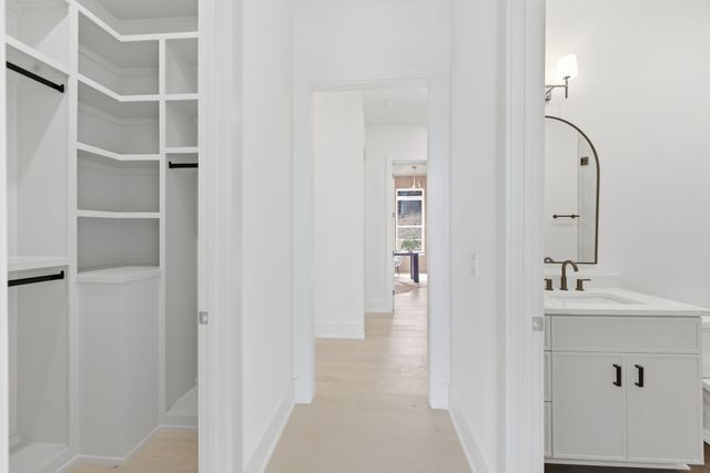 6807 Pennywell Dr, Nashville, TN 37205