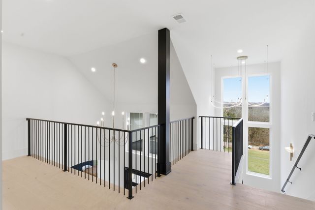 6807 Pennywell Dr, Nashville, TN 37205