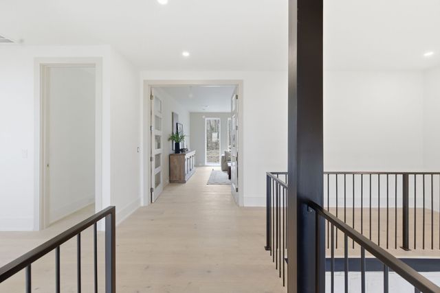 6807 Pennywell Dr, Nashville, TN 37205