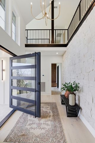 6807 Pennywell Dr, Nashville, TN 37205