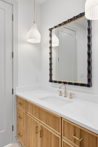 6807 Pennywell Dr, Nashville, TN 37205