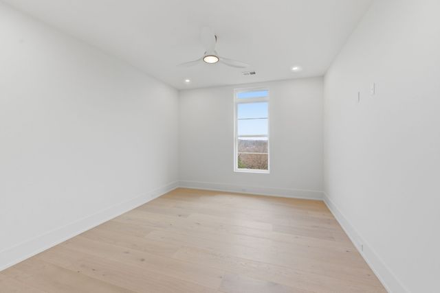 6807 Pennywell Dr, Nashville, TN 37205