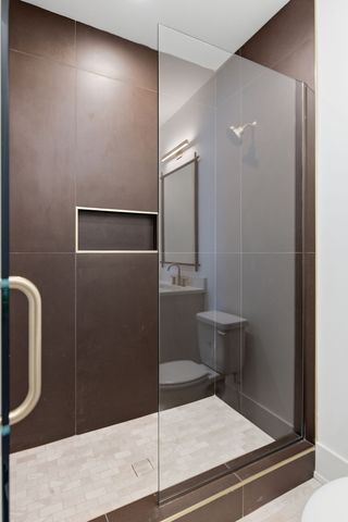 6807 Pennywell Dr, Nashville, TN 37205