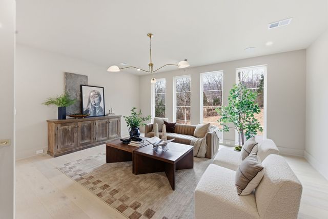 6807 Pennywell Dr, Nashville, TN 37205