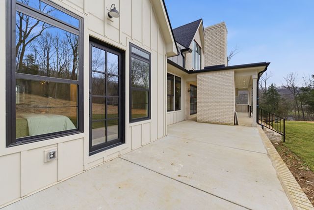 6807 Pennywell Dr, Nashville, TN 37205