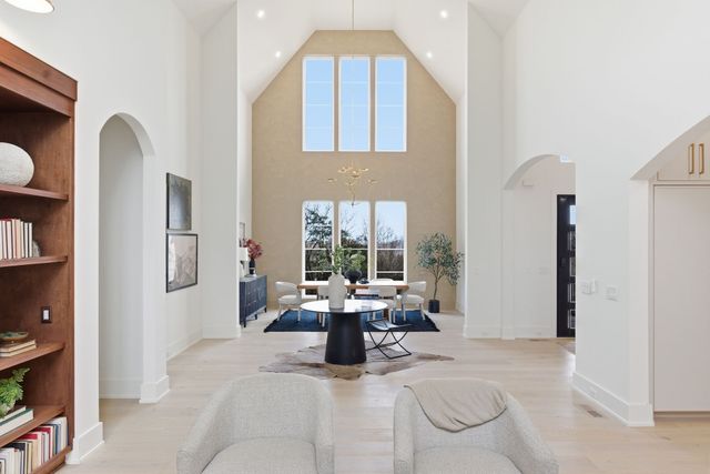 6807 Pennywell Dr, Nashville, TN 37205