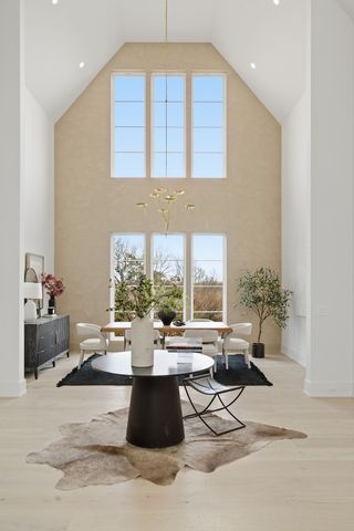 6807 Pennywell Dr, Nashville, TN 37205