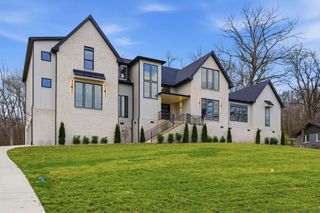 6807 Pennywell Dr, Nashville, TN 37205