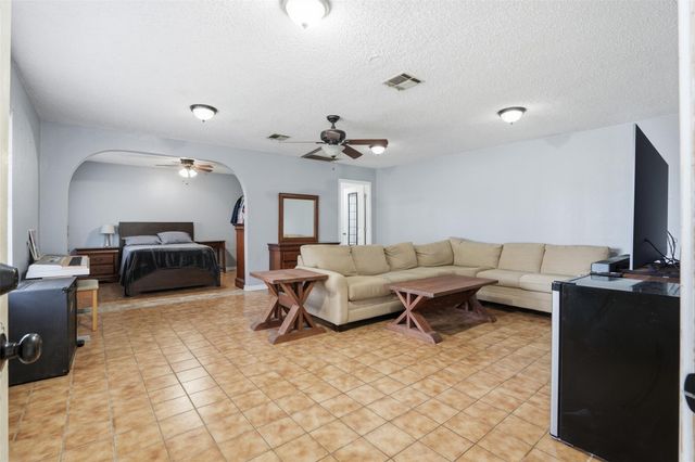 308 Moody Avenue, League City, TX 77573