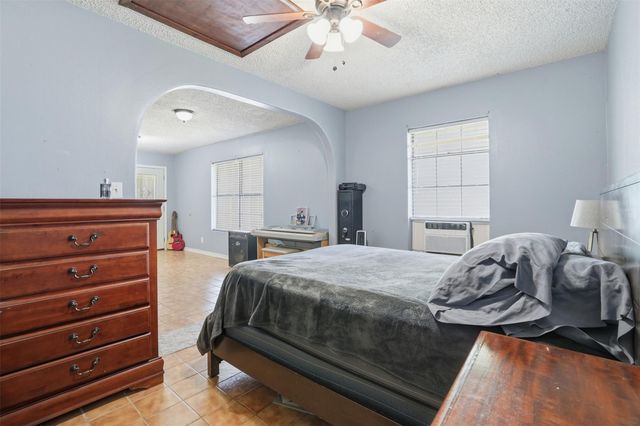 308 Moody Avenue, League City, TX 77573