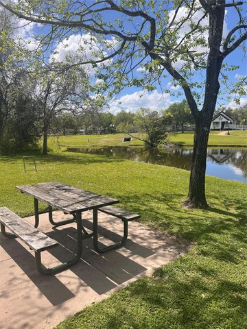 308 Moody Avenue, League City, TX 77573