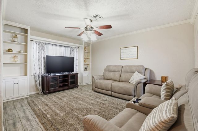 308 Moody Avenue, League City, TX 77573