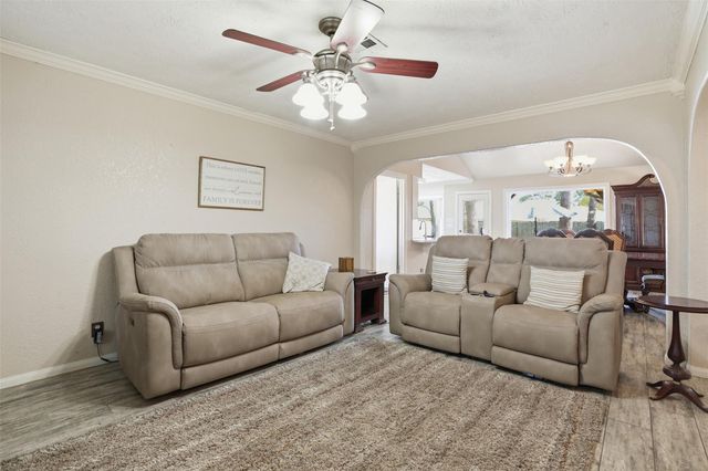 308 Moody Avenue, League City, TX 77573