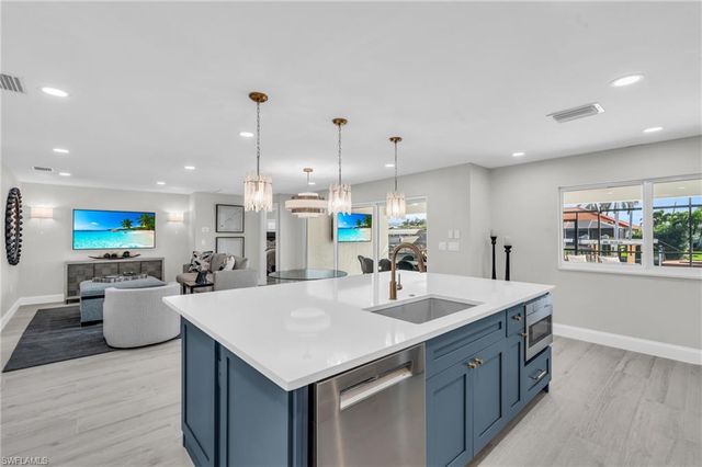 25 Palmview BLVD, Fort Myers Beach, FL 33931