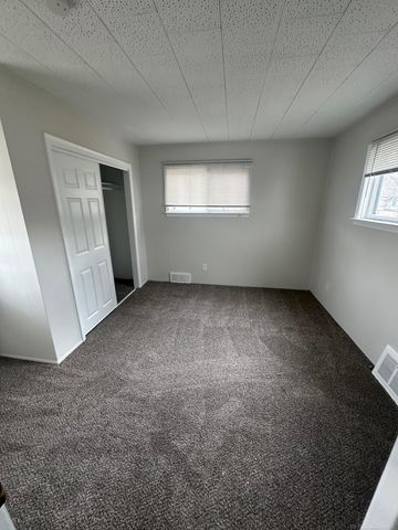 22046 Cushing Avenue, Eastpointe, MI 48021