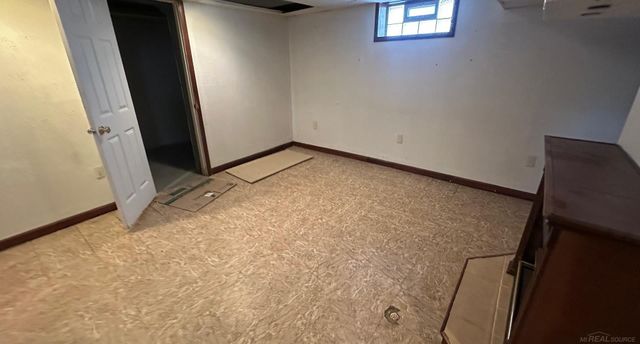 22046 Cushing Avenue, Eastpointe, MI 48021