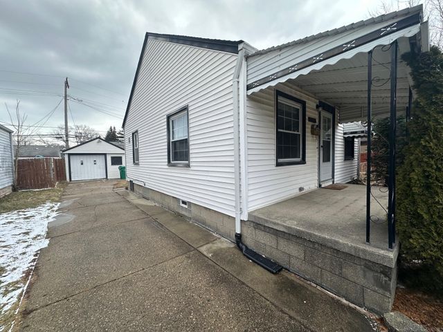 22046 Cushing Avenue, Eastpointe, MI 48021