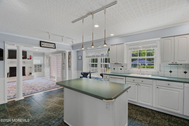 10 Courtney Way, Red Bank, NJ 07701