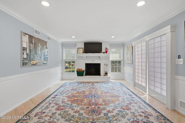 10 Courtney Way, Red Bank, NJ 07701