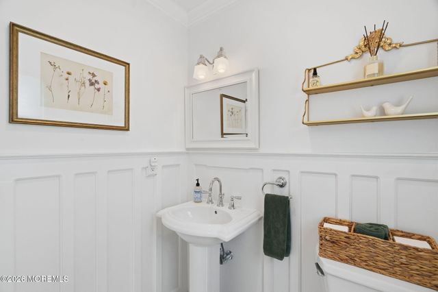 10 Courtney Way, Red Bank, NJ 07701