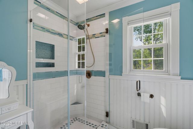 10 Courtney Way, Red Bank, NJ 07701