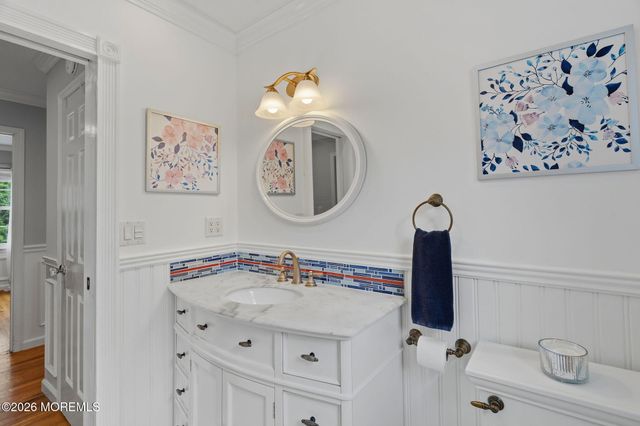 10 Courtney Way, Red Bank, NJ 07701