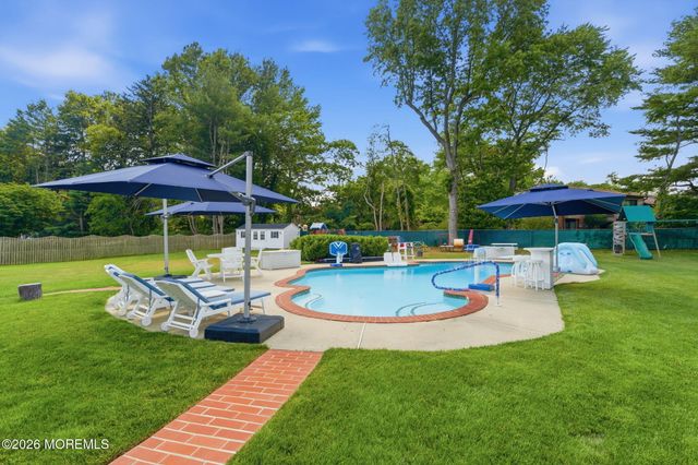10 Courtney Way, Red Bank, NJ 07701