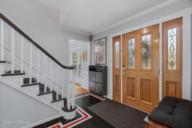 10 Courtney Way, Red Bank, NJ 07701