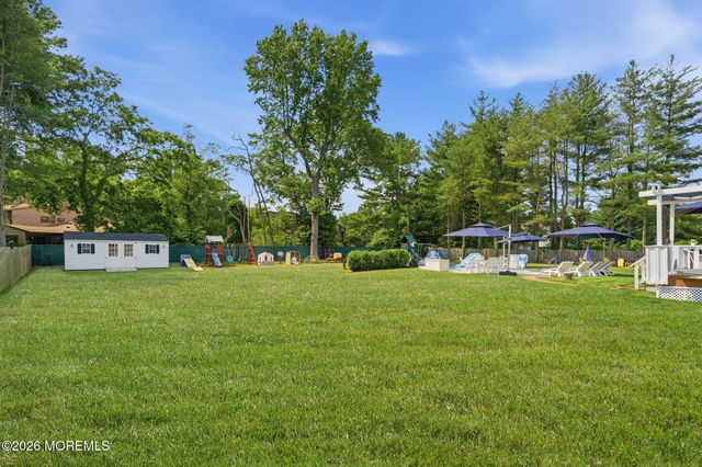 10 Courtney Way, Red Bank, NJ 07701