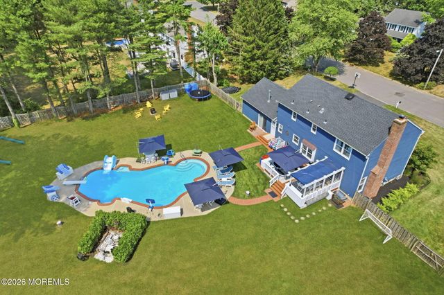 10 Courtney Way, Red Bank, NJ 07701