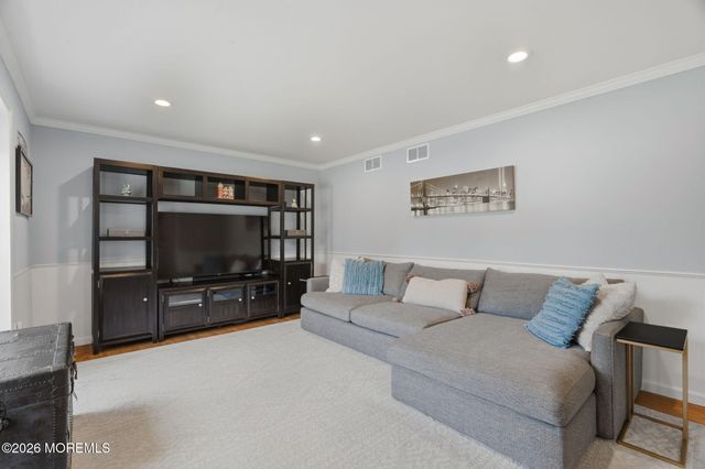 10 Courtney Way, Red Bank, NJ 07701