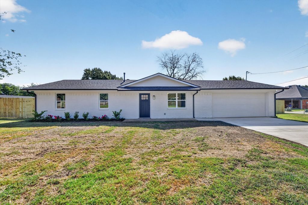 900 S 3rd Street, Sanger, TX 76266