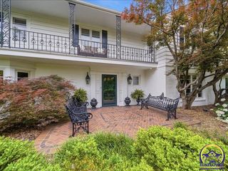 533 SW Danbury LN, Topeka, KS 66606