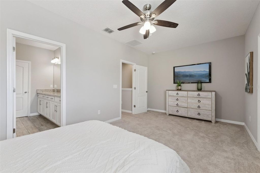 Image 17 of property listing at 2555 EGRET SHORES DRIVE, Orlando, FL 32825