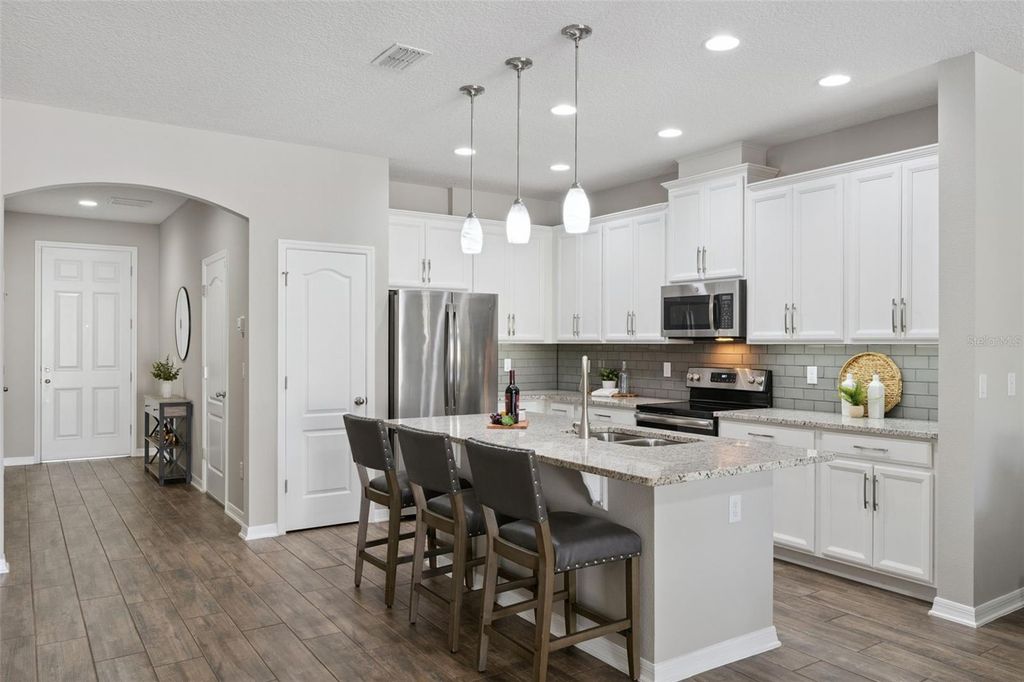 Image 4 of property listing at 2555 EGRET SHORES DRIVE, Orlando, FL 32825