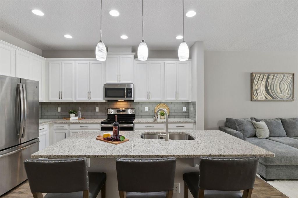 Image 5 of property listing at 2555 EGRET SHORES DRIVE, Orlando, FL 32825